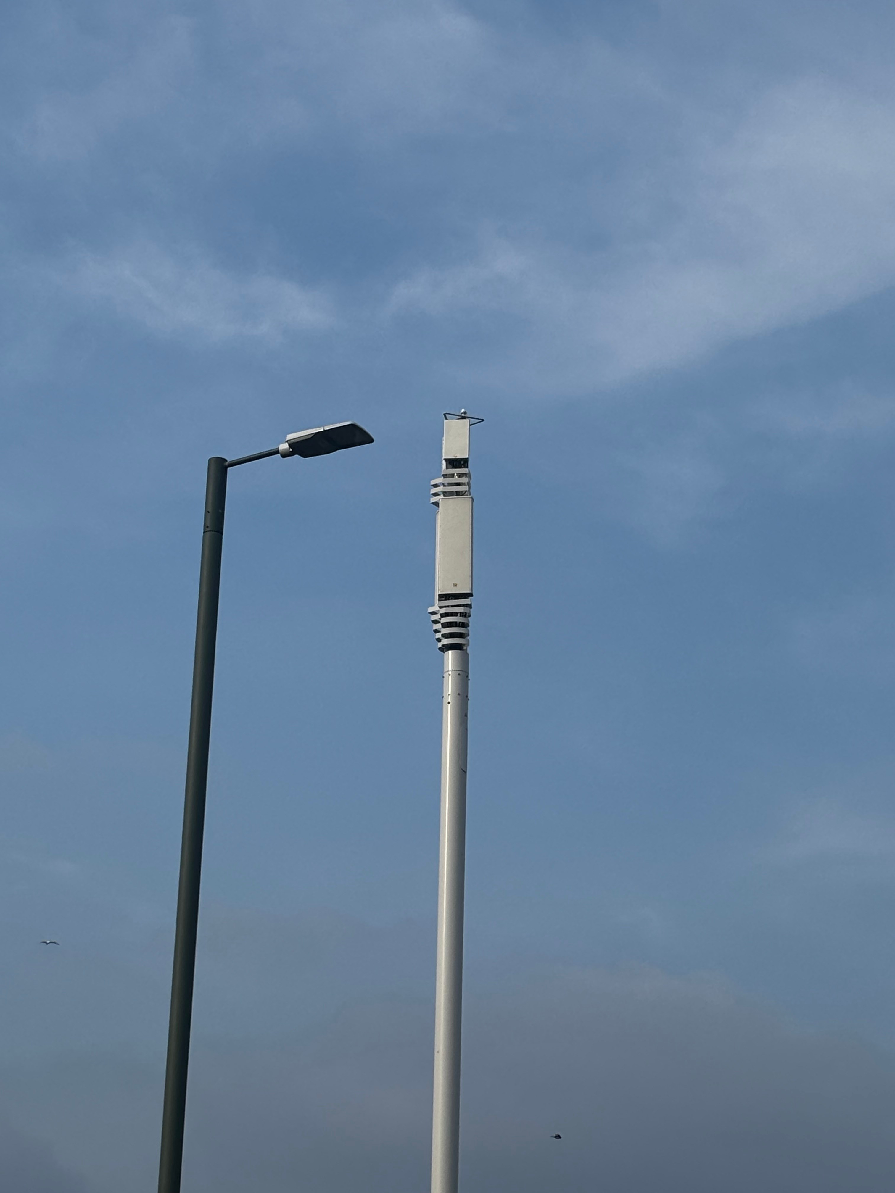 5G monopole.